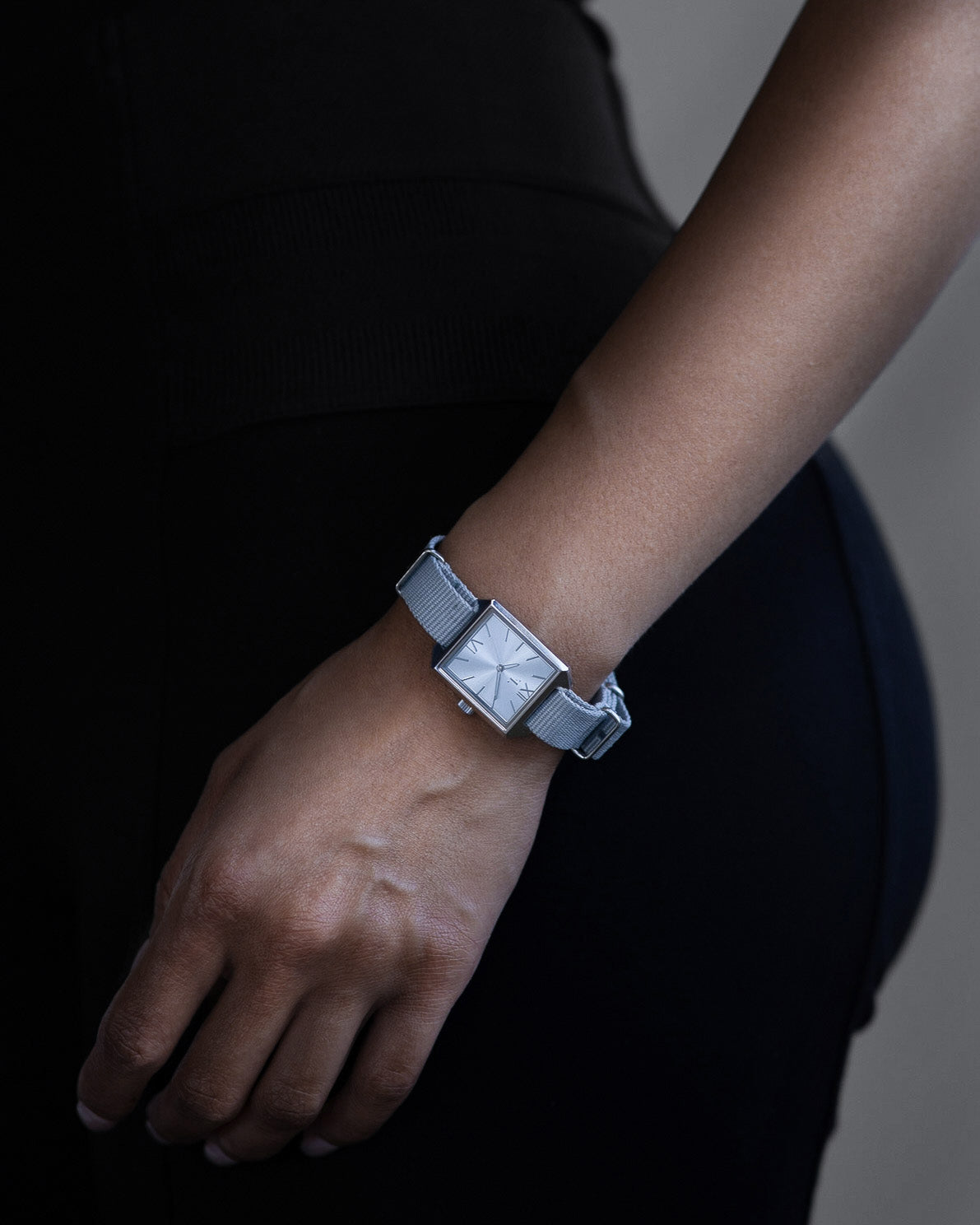 five jwlry fj watches jewel jewelry watch genuine montre carrée rectangle square cinq.1 waterproof resistant eau montreal design acier inoxydable stainless steel bracelet strap band quartz miyota femme women metal ixelles nylon nato silver dial argent small mini petit baby blue bleu