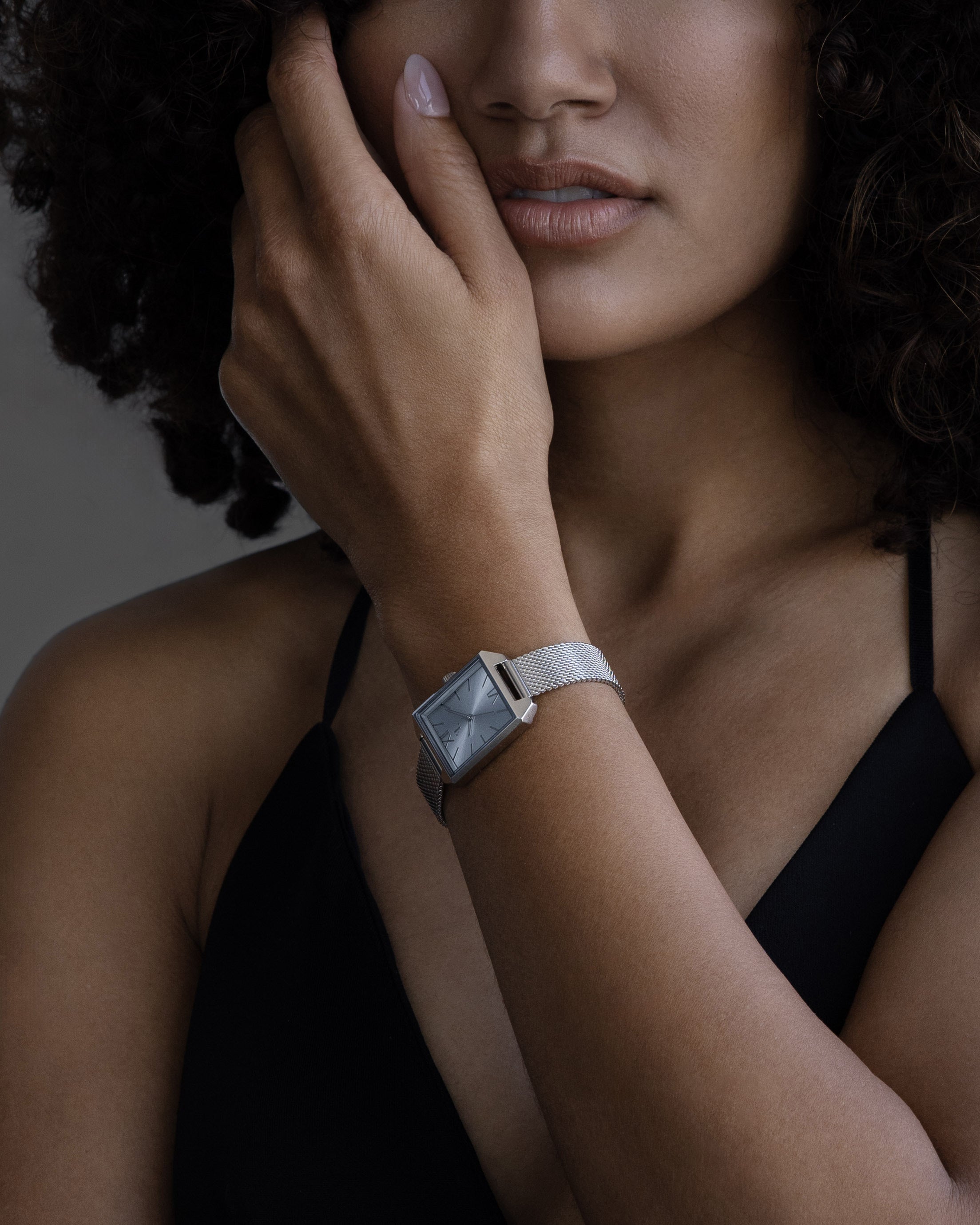 five jwlry fj watches jewel jewelry watch genuine montre carrée rectangle square cinq.1 waterproof resistant eau montreal design acier inoxydable stainless steel bracelet strap band quartz miyota femme women metal ixelles mesh maille silver dial argent small mini petit baby blue bleu
