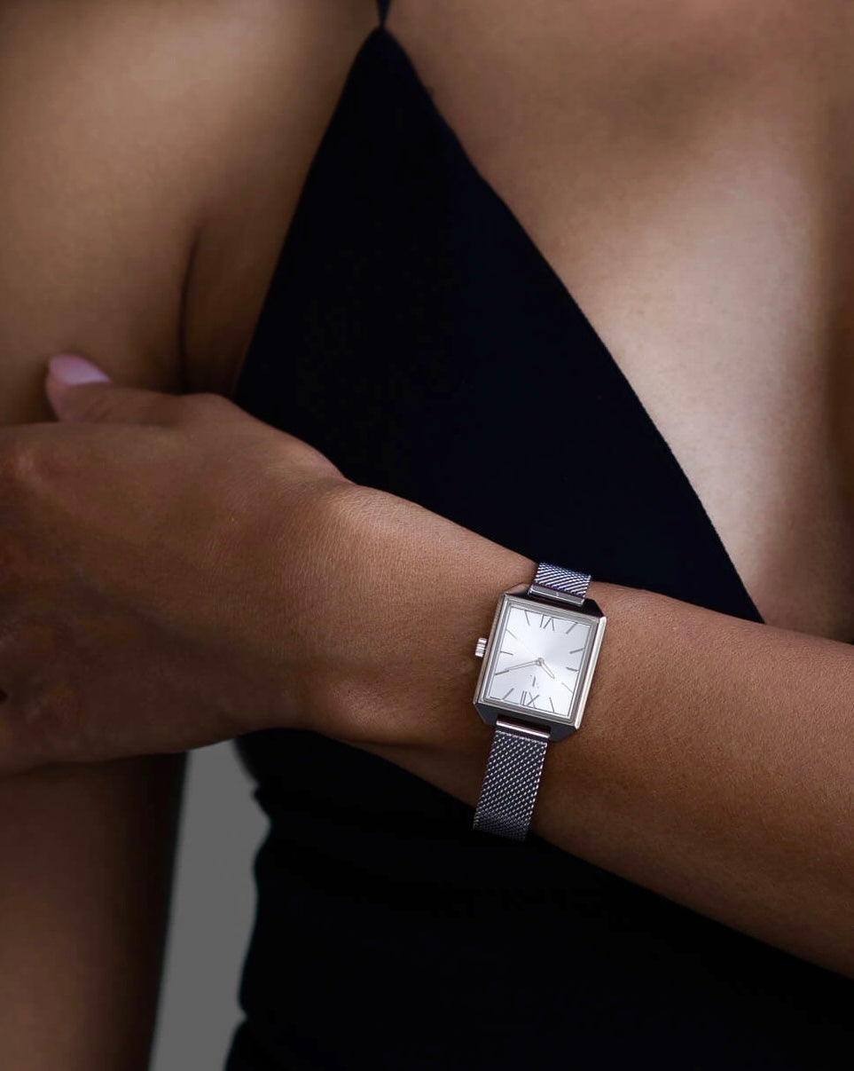 five jwlry fj watches jewel jewelry watch genuine montre carrée rectangle square cinq.1 waterproof resistant eau montreal design acier inoxydable stainless steel bracelet strap band quartz miyota femme women metal ixelles mesh maille white silver dial argent small mini petit tons tones monochrome