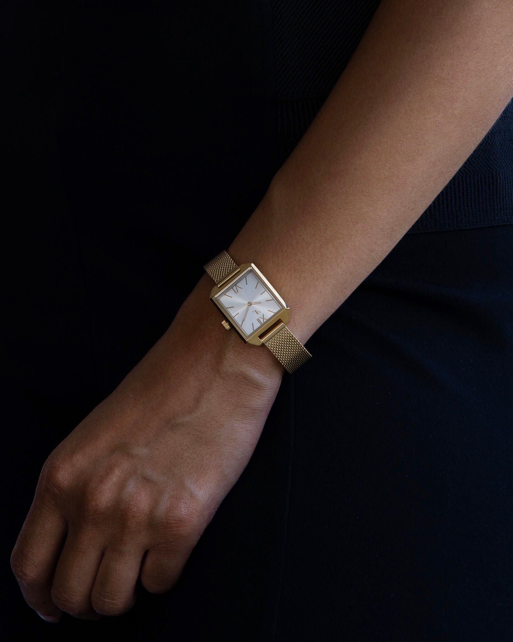 five jwlry fj watches jewel jewelry watch genuine montre carrée rectangle square cinq.1 waterproof resistant eau montreal design acier inoxydable stainless steel bracelet strap band quartz miyota femme women metal morningside gold or 14k mesh maille white silver dial argent small mini petit