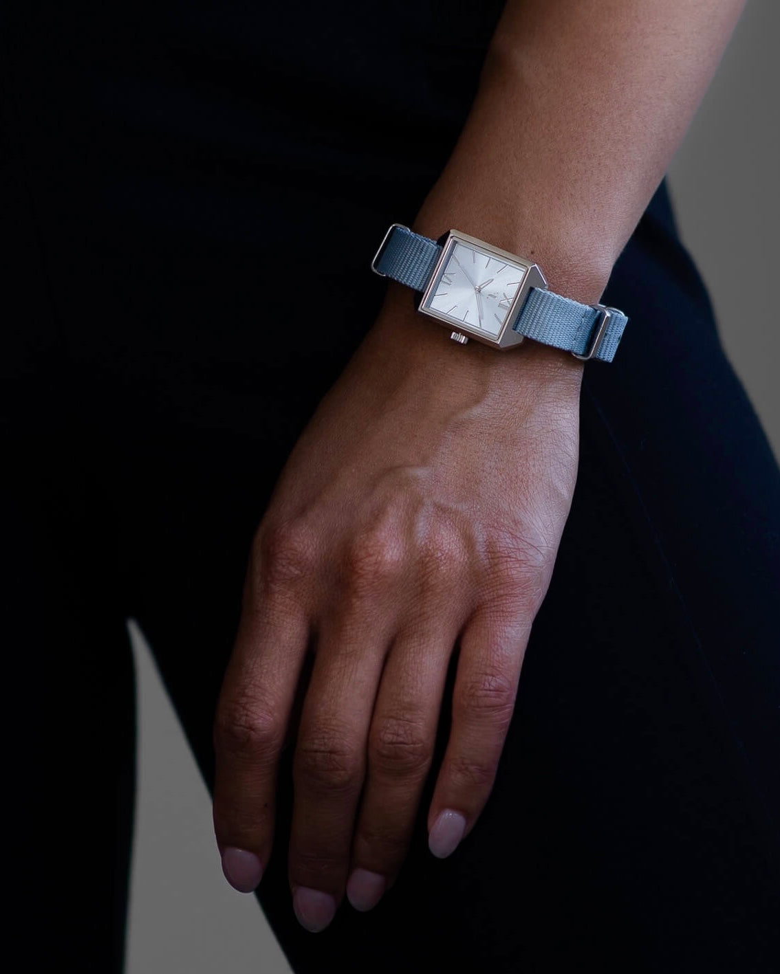 five jwlry fj watches jewel jewelry watch genuine montre carrée rectangle square cinq.1 waterproof resistant eau montreal design acier inoxydable stainless steel bracelet strap band quartz miyota femme women metal ixelles nato nylon blue baby white silver dial argent small mini petit tons tones monochrome